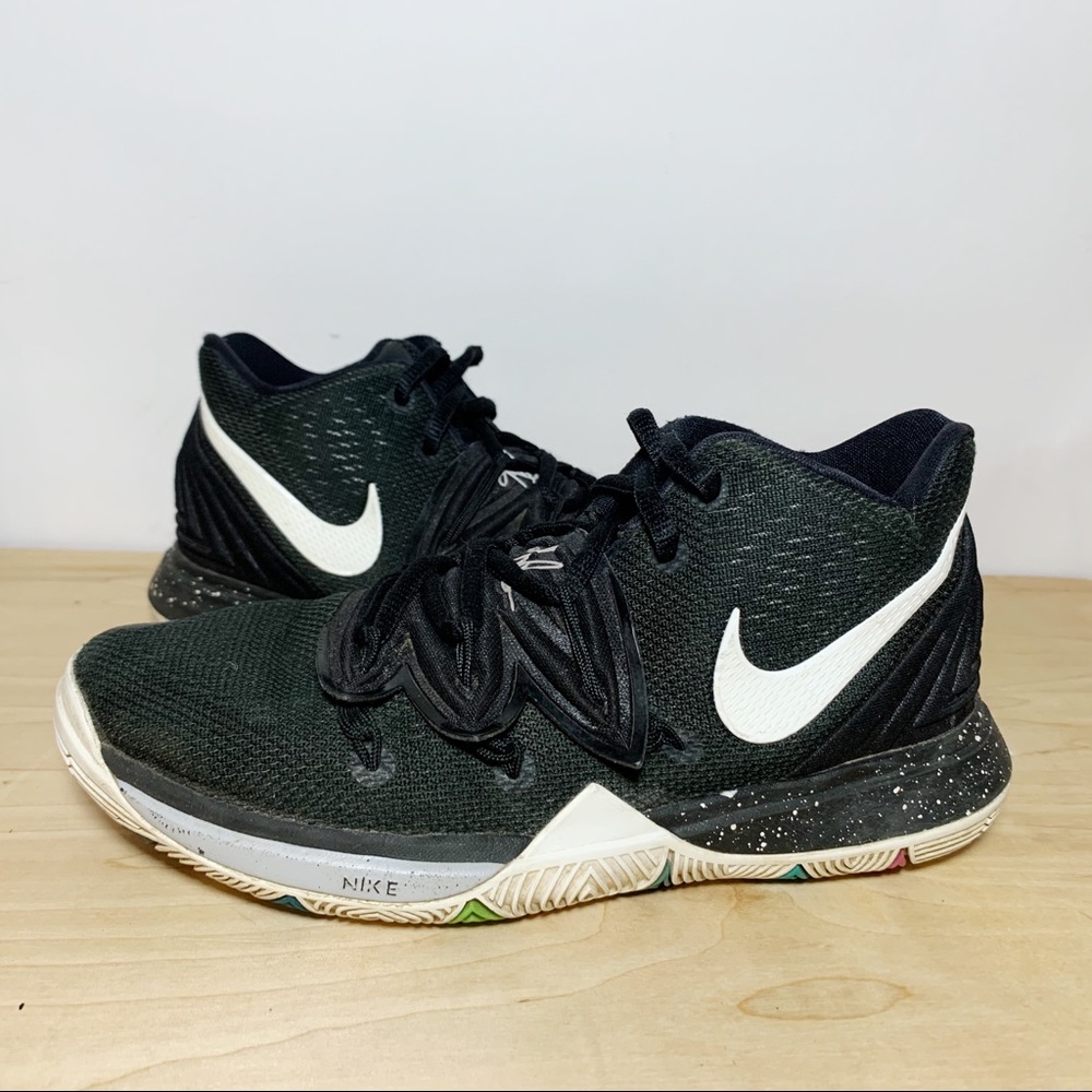 Kyrie Irving Black Mid-Top Sneakers AQ2456-904